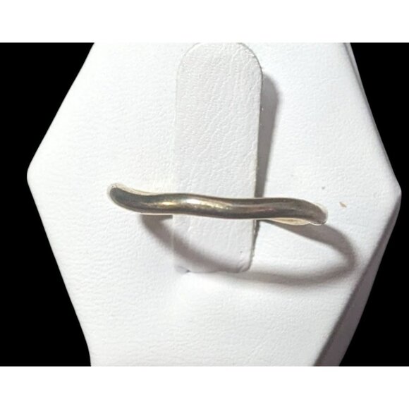 Gold Tone Abstract Wiggle Band Ring Size 7 1/4 - Picture 1 of 11